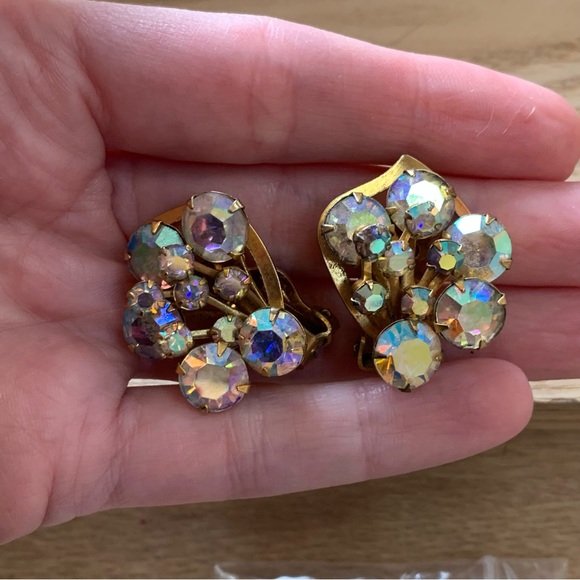 Gorgeous Vintage Aurora Borealis Crystal Cluster Beaded Clip On Earrings - Picture 3 of 4